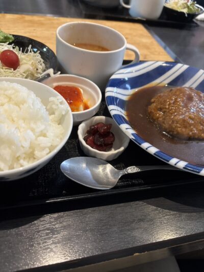 煮込みハンバーグ